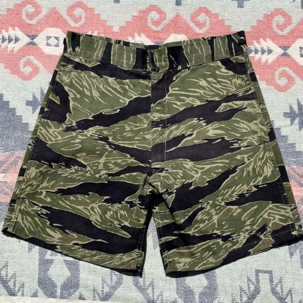 画像1: 60’s~Vietnam War Tiger Stripe Shorts (1)